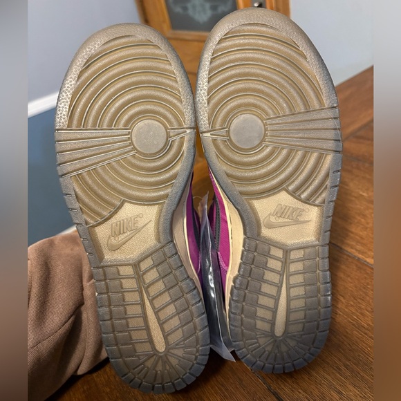 Nike Women’s Dunk Low in Viotech Hot Fuchsia - Picture 7 of 8